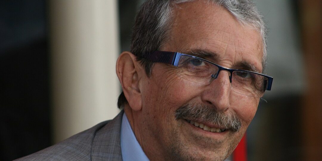 1080px-Pr_Michel_Debout