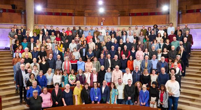 Photo de groupe des membres de la Convention Citoyenne sur la fin de vie du CESE